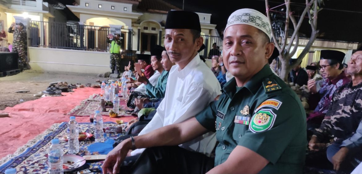Anggota Koramil 1609 Juntinyuat Hadiri Maulid Nabi di Lombang, Koramil 1609 Juntinyuat Turut Jaga Kebersamaan