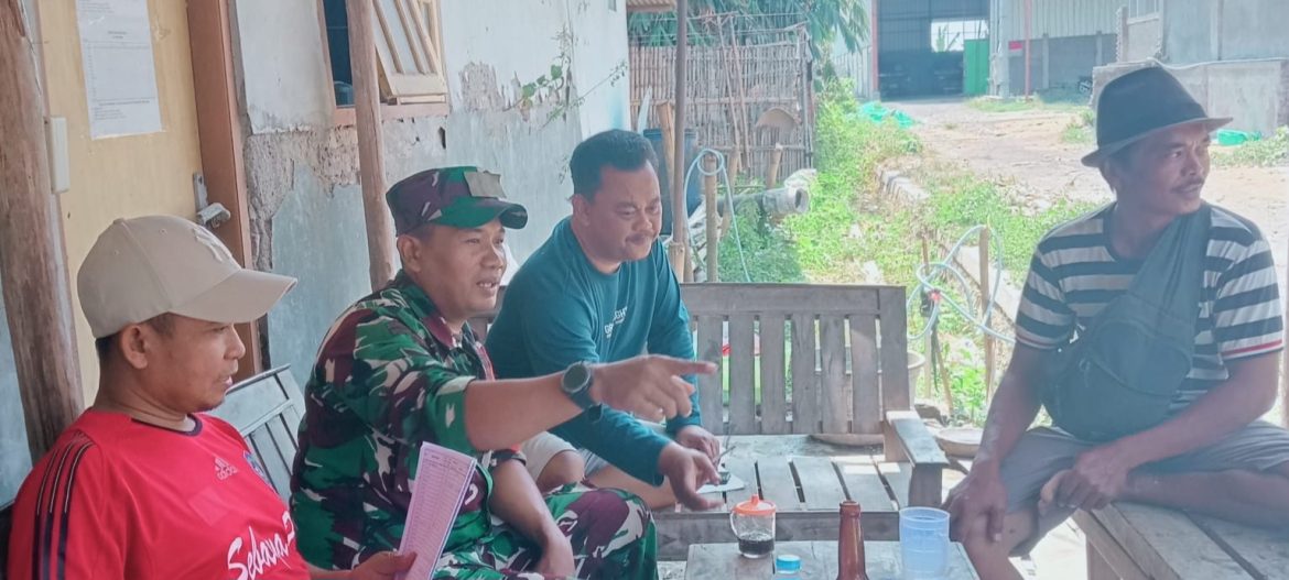 Babinsa Koramil 1608 Karangampel Perkuat Komsos Bersama Warga Jayalaksana