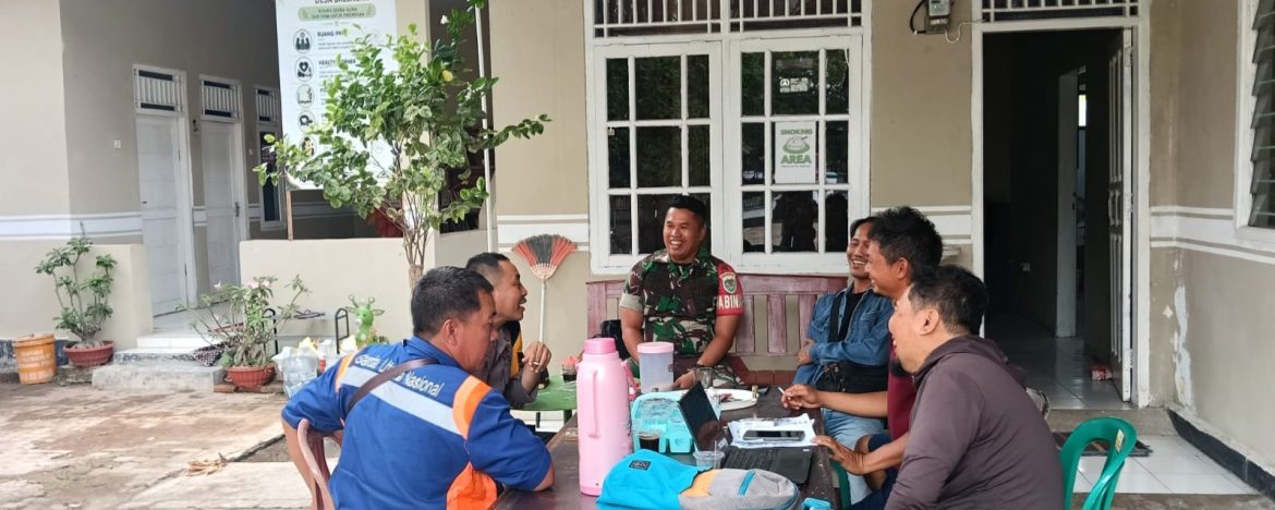 Komsos di Desa Balongan, Babinsa Koramil 1601 Ajak Warga Jaga Keamanan dan Cegah Kebakaran