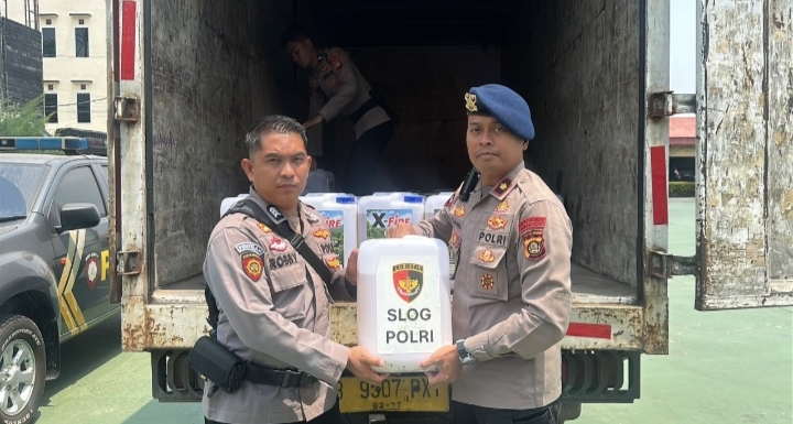 Polda Sumsel Distribusikan 100 Jerigen Cairan Pemadam X-Fire ke 11 Polres
