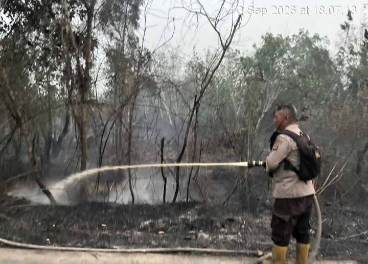 Operasi Aman Nusa II: Satgas Karhutla Padamkan Karhutla di KTM dan Danau Biru Ogan Ilir
