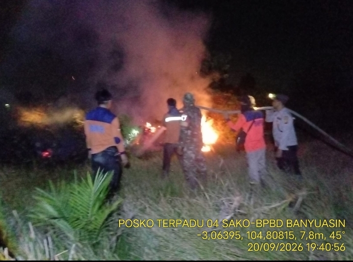 Tim Gabungan Padamkan Karhutla di Sungai Pinang, Api Masih Sisakan Asap