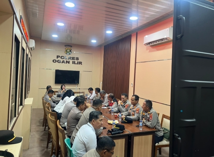 Polres Ogan Ilir Gelar Anev Mingguan, Kapolres Tekankan Evaluasi Kinerja dan Antisipasi Gangguan Kamtibmas