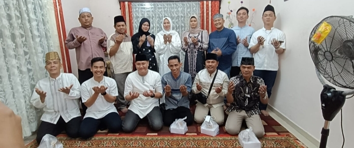 Wujud Solidaritas, Personel Bidhumas Polda Sumsel Melaksanakan Takziah di Rumah Duka Ayahanda Dianasari ,S.kom,Msi