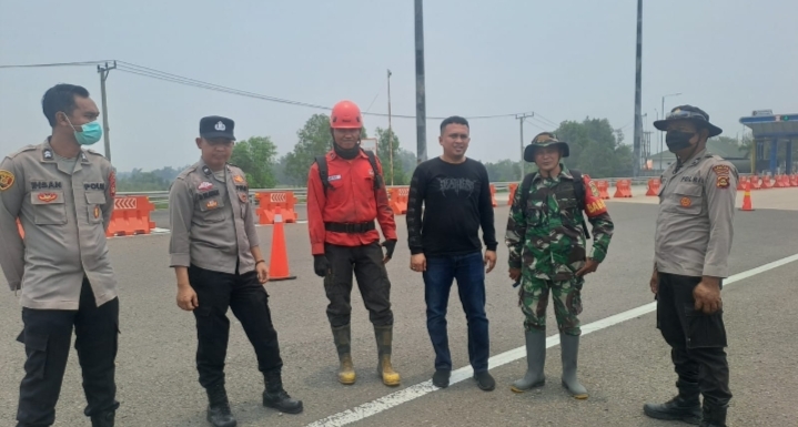 Polres Ogan Ilir melalui Polsek Pemulutan Bersama Tim Gabungan Perkuat Patroli dan Pemadaman Karhutla