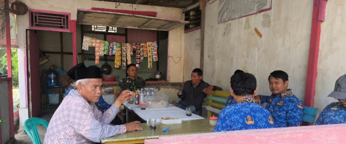 Babinsa Koramil 1608/Karangampel Perkuat Semangat Pancasila Bersama Perangkat Kecamatan