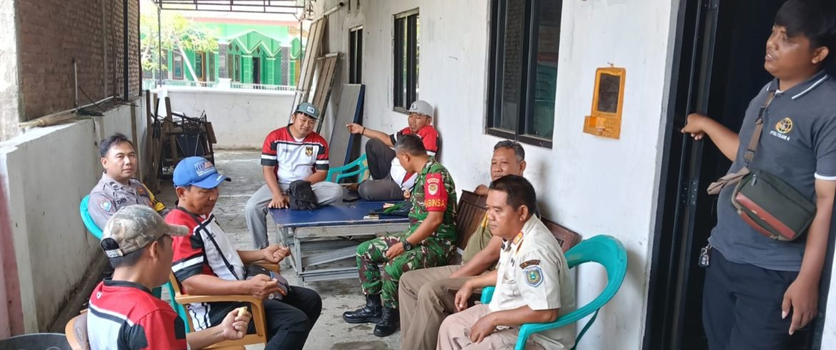 Perkuat Sinergitas Tiga Pilar, Babinsa Koramil 1601 Indramayu Sambangi Pemdes Tambak