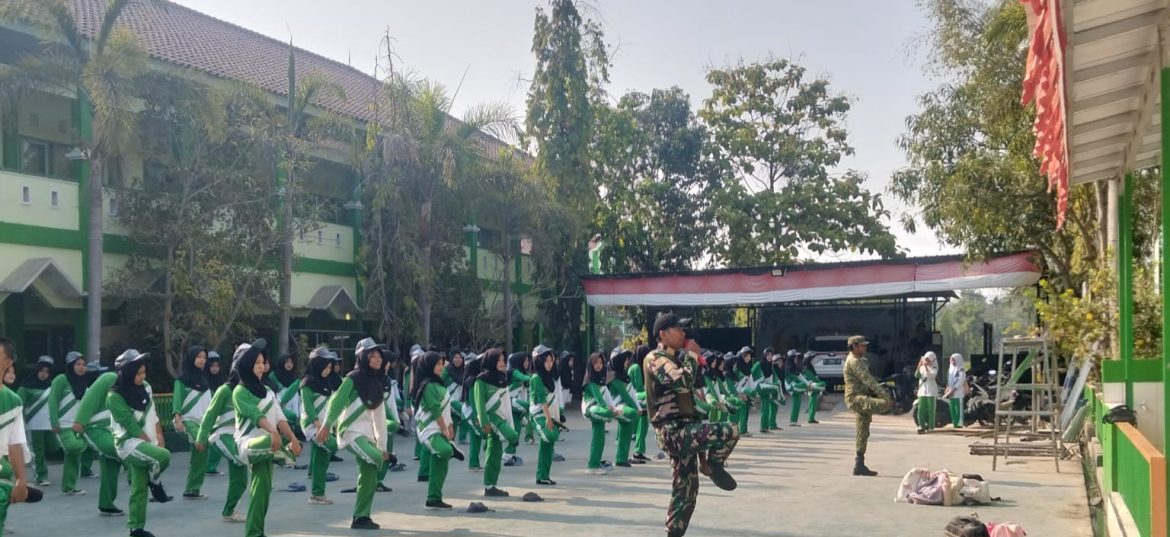 Anggota Koramil 1603 Lohbener Laksanakan Pelatihan MPLS di SMK Ma’arif Langut