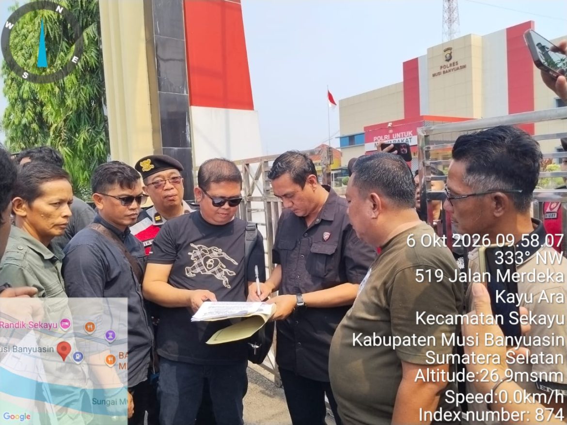 Dugaan Maraknya Manipulasi dan Rekayasa Kasus Minyak Ilegal, Gabungan LSM-Ormas-Aktivis Demo Desak Kanit Pidsus Dicopot