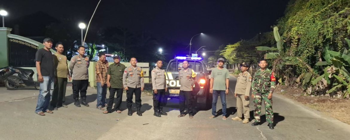 Babinsa Bersama Polsek Balongan Gelar Patroli Malam, Antisipasi Gangguan Kamtibmas