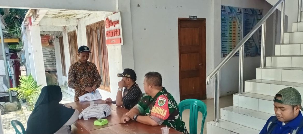 Babinsa Koramil 1605/Sukagumiwang Gelar Komsos Bersama Pamong dan Warga Desa Sukagumiwang