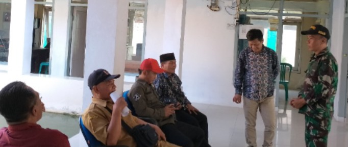 Komsos Bersama Pemdes Tenajar Kidul, Babinsa Perkuat Sinergi dan Serap Aspirasi Warga