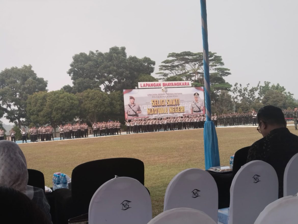 Apel Kebesaran, Kapolda dan Kapolda Lama Sampaikan Terima Kasih dan Apresiasi kepada Jajaran Polda Kepri