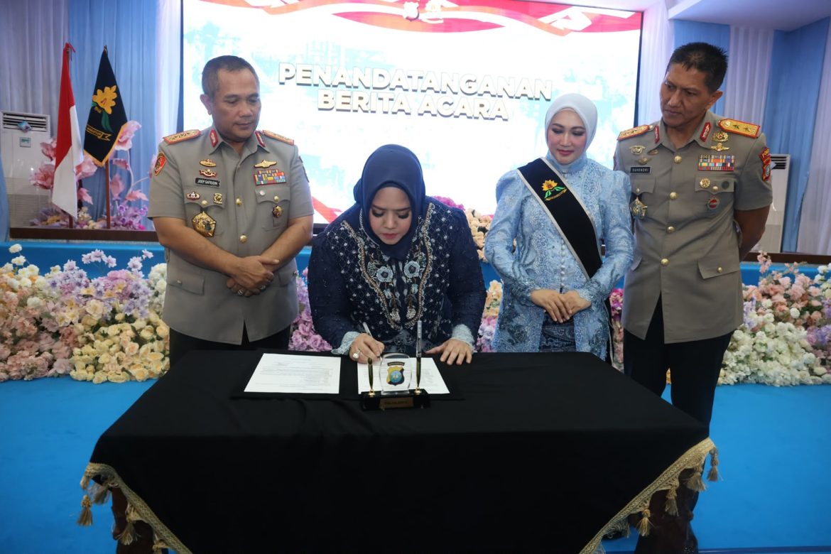 POLDA KEPRI GELAR SERAH TERIMA IBU ASUH POLWAN, PERKUAT PROFESIONALISME DAN KEPEMIMPINAN