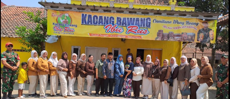 Ketua Persit KCK Cabang XXVII Kunjungi Wilayah Koramil 1608/Karangampel, Tinjau UMKM Lokal