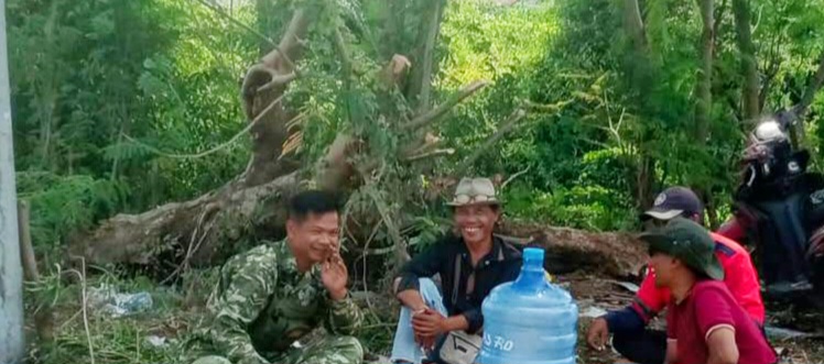 Perkuat Kemanunggalan TNI dan Rakyat, Babinsa Koramil 1608 Karangampel Ajak Warga Jaga Kondusivitas Lingkungan
