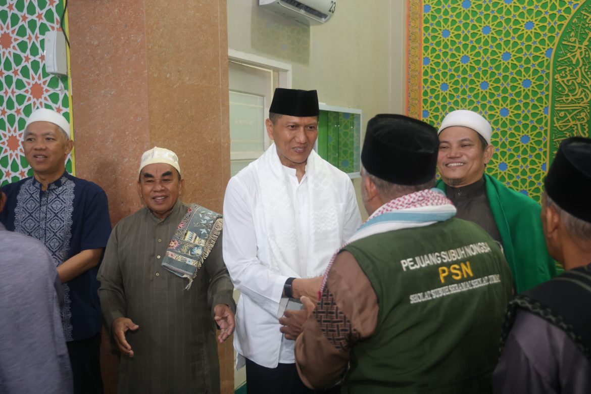 SUBUH KELILING, KAPOLDA KEPRI AJAK WARGA CEGAH GANGGUAN KAMTIBMAS SEJAK DINI HARI