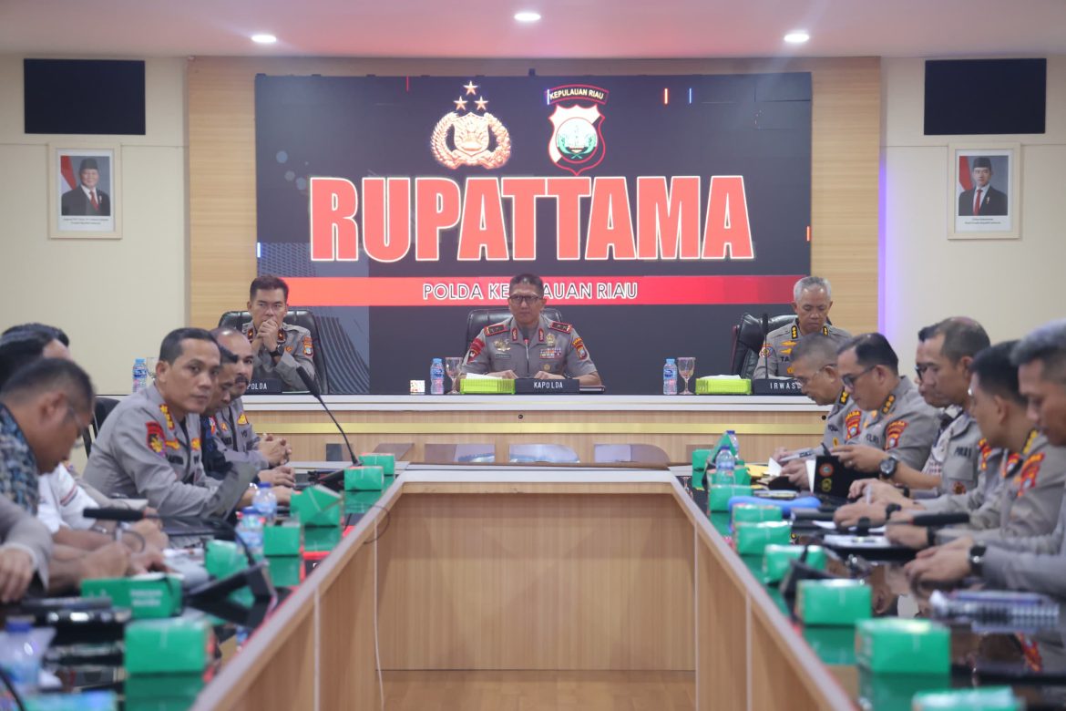 PERKUAT PELAYANAN DAN PENEGAKAN HUKUM, KAPOLDA KEPRI SAMPAIKAN DELAPAN COMMANDER WISH
