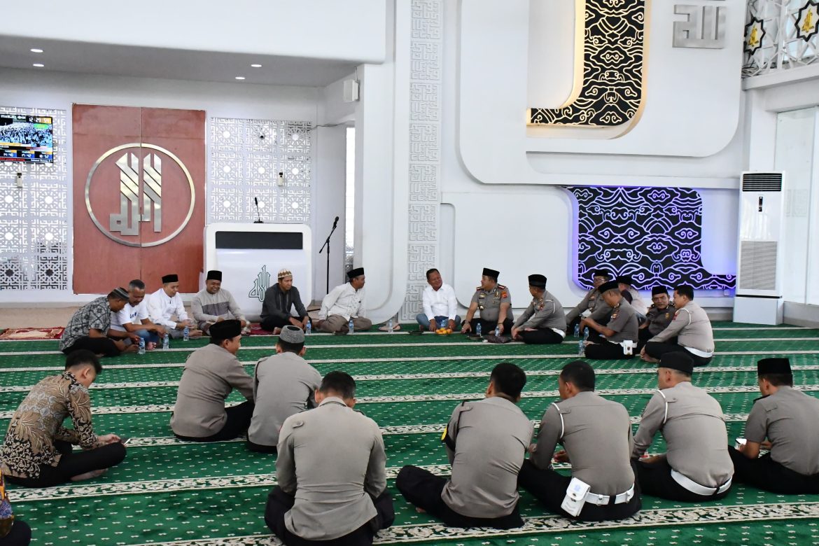 Lewat Sholat Jumat Keliling, Kapolresta Cirebon Rajut Kedekatan dengan Ulama dan Masyarakat