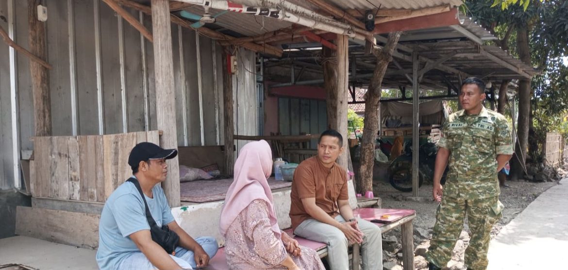 Komsos di Desa Gelarmandala,Babinsa Koramil 1601 Indramayu Perkuat Kedekatan TNI dengan Masyarakat