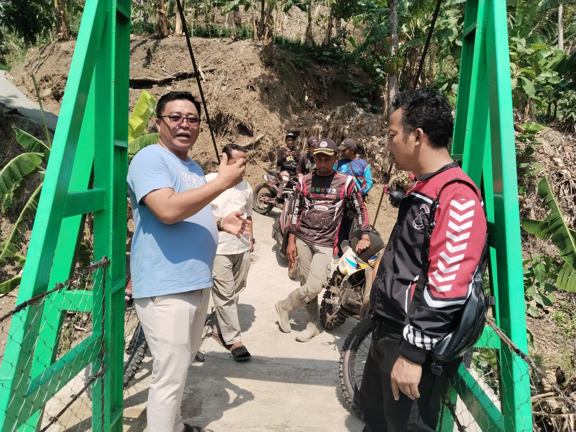 Andi SKL Bersama Camat Maleber Tinjau Pengecoran Jalan Penghubung Seklok–Cisalak