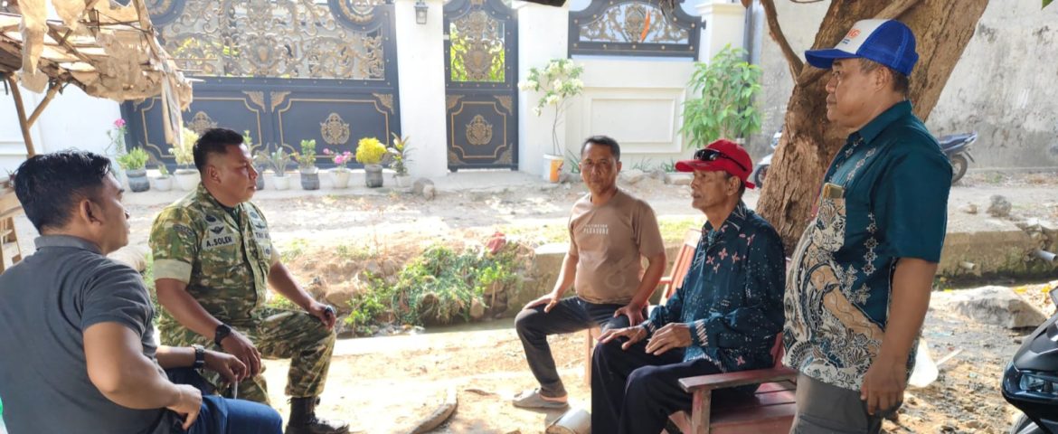 Perkuat Keamanan Lingkungan, Babinsa Koramil 1608/Karangampel Ajak Warga Kedokanbunder Wetan Jaga Kamtibmas