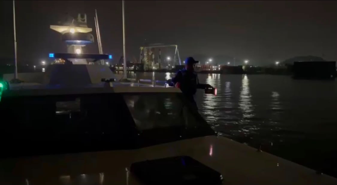 DITPOLAIRUD POLDA KEPRI PATROLI MALAM DI PERAIRAN TANJUNG UNCANG–PUNGGUR, DUKUNG RUANG PUBLIK AMAN