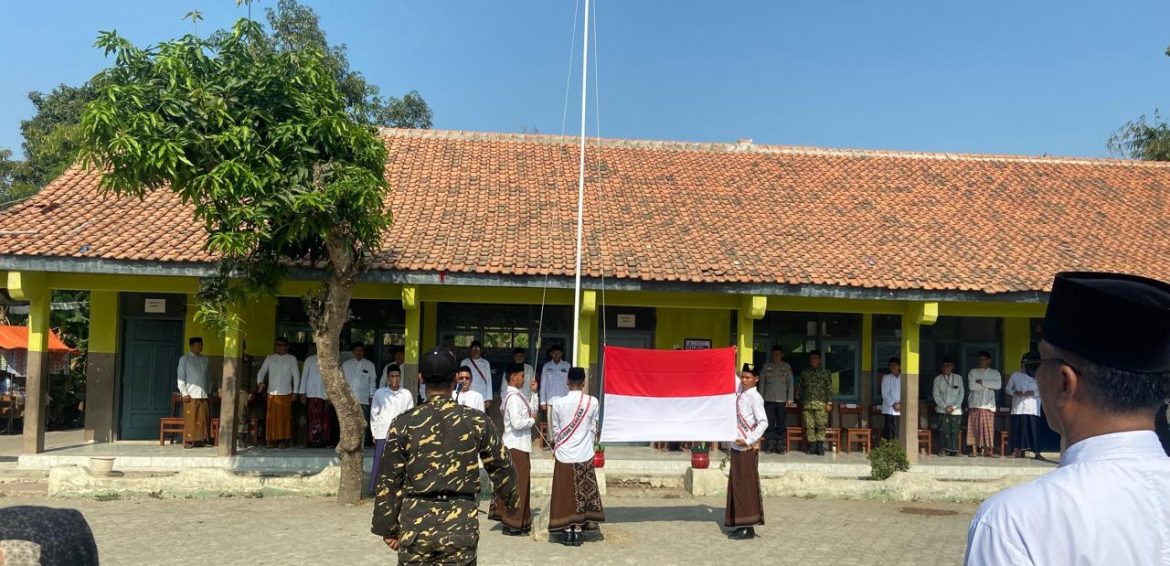 Koramil 1605 Sukagumiwang Hadiri Apel Hari Santri Nasional 2026 di Kertasemaya, Kobarkan Semangat Santri untuk Negeri