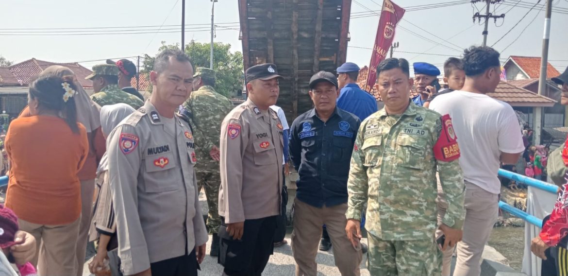 Babinsa Koramil 1601/Indramayu Amankan Tradisi Pesta Laut Nelayan Bubuh di Pabean Udik, Wujud Syukur dan Harapan Rezeki Melimpah