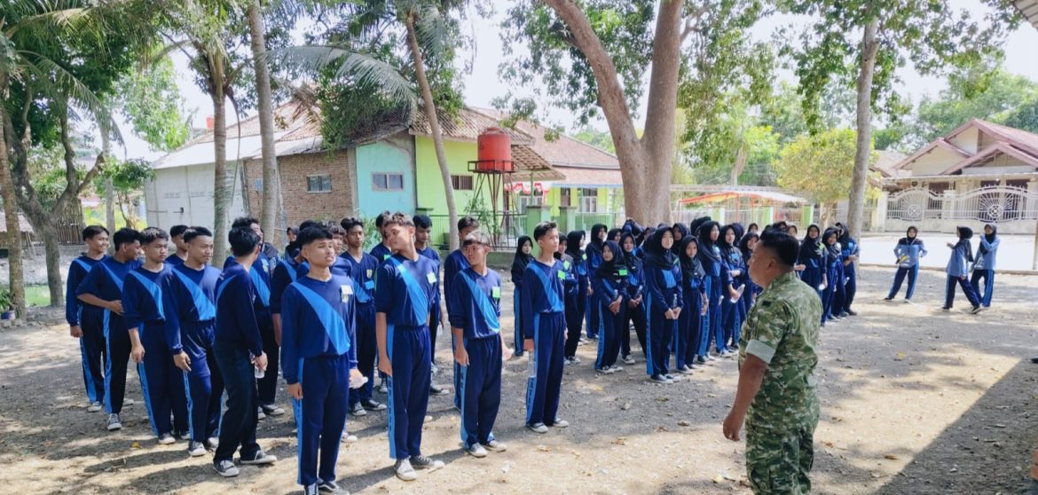 Koramil 1608/Karangampel Tanamkan Jiwa Bela Negara dan Wawasan Kebangsaan kepada Siswa SMAN 1 Kedokanbunder