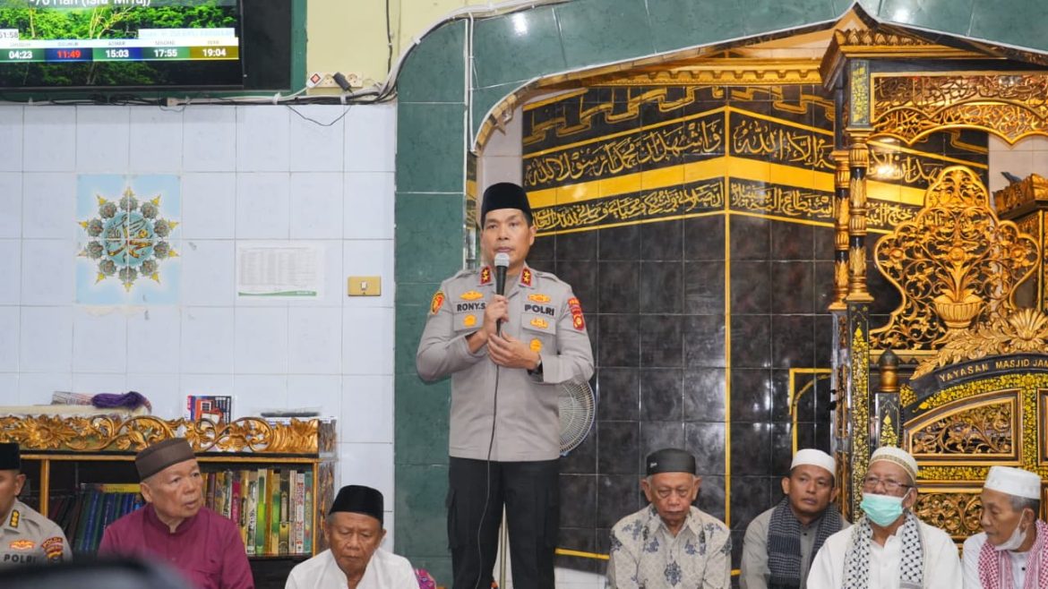 Salat Subuh Berjamaah, Kapolda Sumsel Serap Aspirasi Masyarakat