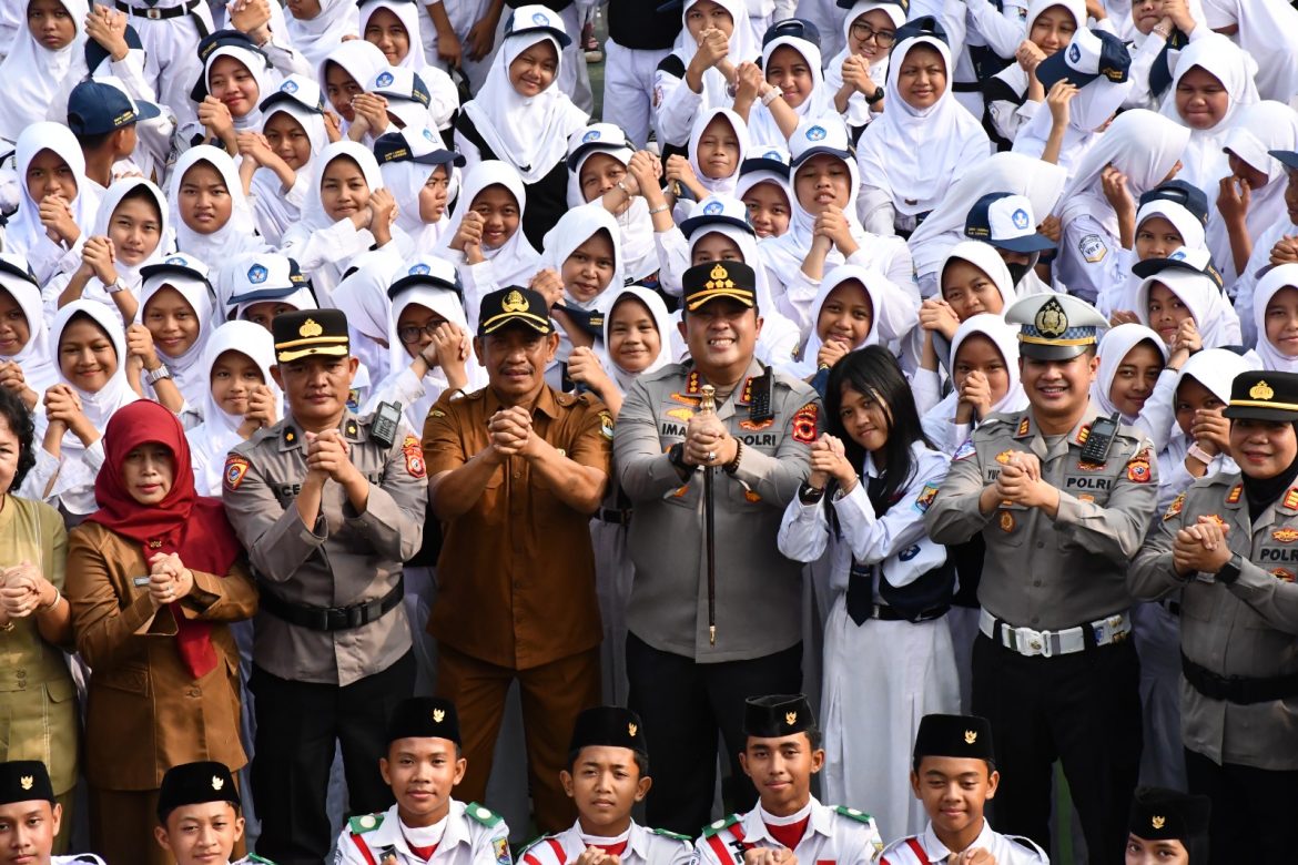 Kapolresta Cirebon Ajak Pelajar SMPN 1 Sumber Jauhi Narkoba dan Kenakalan Remaja