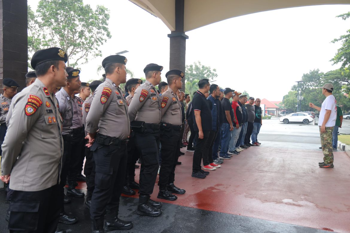 POLDA KEPRI AMANKAN 18 ORANG DALAM KEGIATAN PEMULIHAN KAWASAN PEREDARAN NARKOBA DI KAMPUNG MADANI BATAM