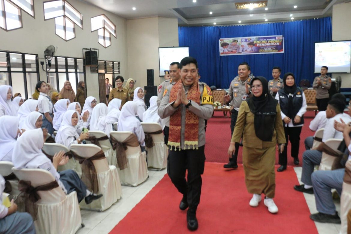 Perkuat Karakter Generasi Muda, Kapolda Sumsel Hadir di SMKN 6 Palembang melalui Program Polidik