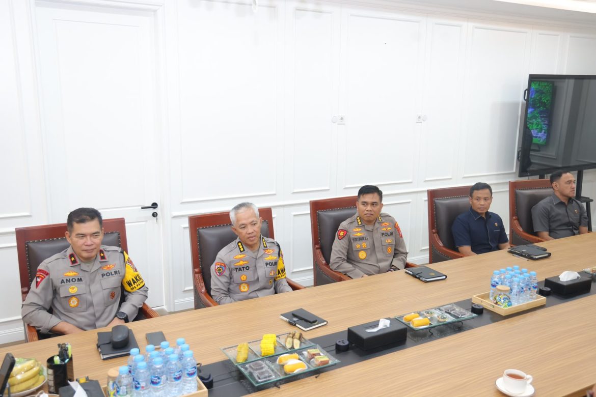 POLDA KEPRI DAN KANWIL KEMENTERIAN HUKUM PERKUAT SINERGI DAN KOORDINASI