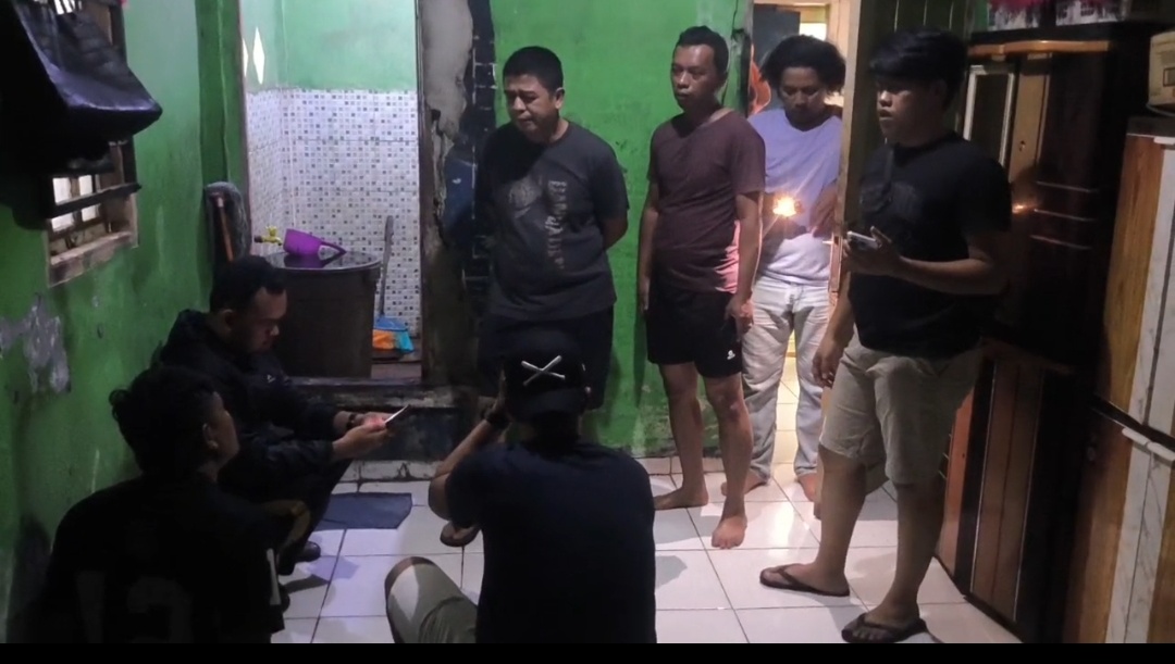 PERSONEL BRIMOB POLDA KEPRI BKO PT SAMBU GROUP BERSAMA POLSEK KATEMAN UNGKAP DUGAAN PEREDARAN SABU 2 KILOGRAM*