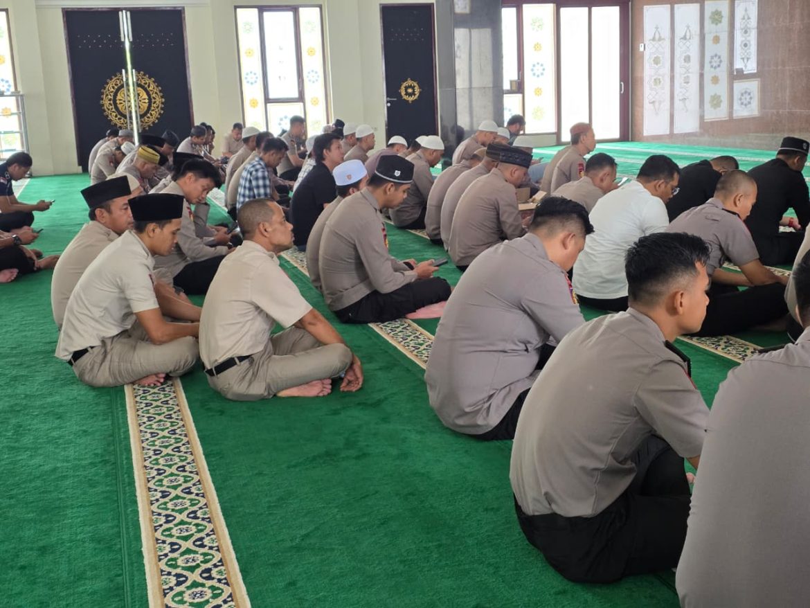 Binrohtal Polda Sumsel memperkuat Imtaq Serta Moral Personel Anggota Polri Profesional ,Humanis dan Berintegritas