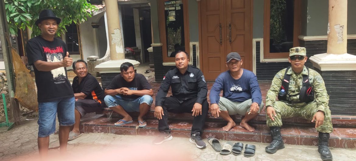 Pererat Kedekatan dengan Masyarakat, Anggota Koramil 1605 Sukagumiwang Gelar Komsos di Desa Tegalwirangrong