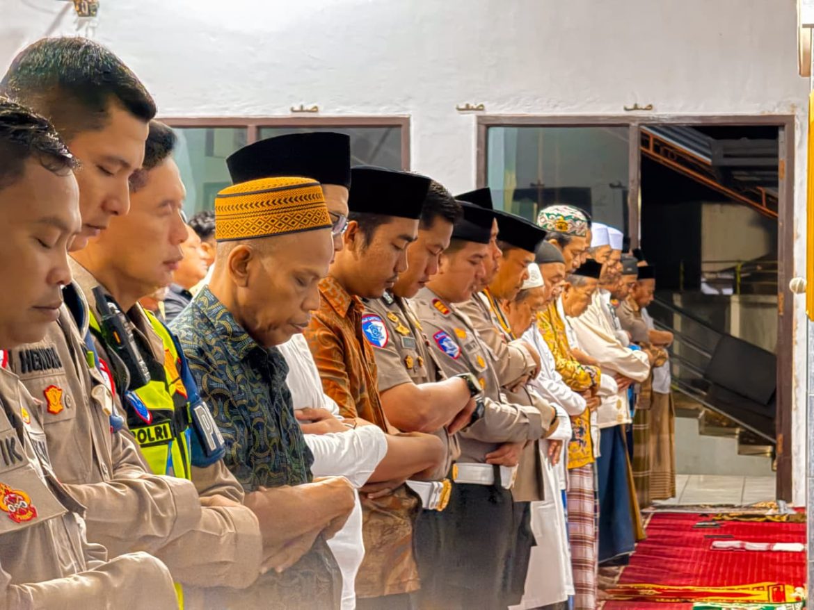 Subuh Bersama Masyarakat, Kapolresta Cirebon Perkuat Silaturahmi dan Komitmen Jaga Kamtibmas