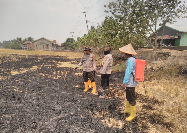 Polsek Pemulutan Polres Ogan Ilir Gencarkan Himbauan dan Patroli Karhutla Bersama Tiga Pilar di Desa Muara Baru dan Simpang Pelabuhan Dalam