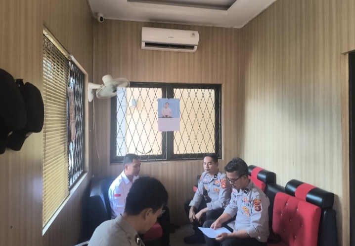 Sinergi Polsek Sanga Desa dan Pendamping PKH, Percepat Digitalisasi Bansos Melalui Perlinsos