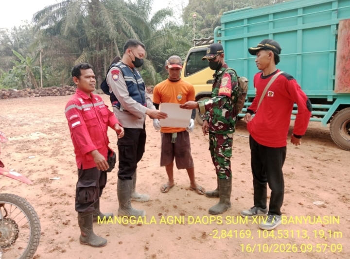 Patroli Terpadu di Desa Pulau Muning, Tim Gabungan Sosialisasikan Pencegahan Karhutla