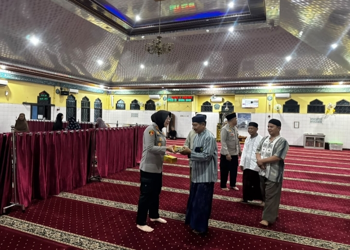 Pererat Silaturahmi, Kapolres Ogan Ilir Pimpin Subuh Keliling di Masjid Al Muhajirin