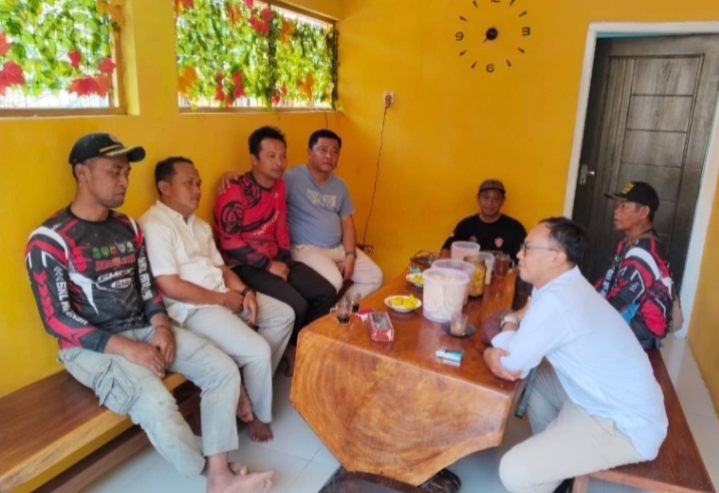Andi SKL Bersama Camat Maleber Tinjau Pengecoran Jalan Penghubung Seklok–Cisalak