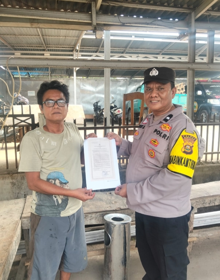 Bhabinkamtibmas Polsek Betung Sosialisasikan Pencegahan Karhutla di Desa Taja Raya II