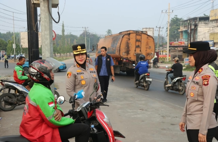 Hadir di Tengah Masyarakat, Kapolres Ogan Ilir Pimpin Pengaturan Lalu Lintas Pagi, Patroli, dan Sosialisasikan Layanan 110