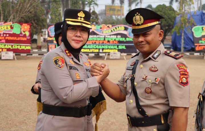 Polres Ogan Ilir Gelar Sertijab Kasat Resnarkoba dan Kapolsek Pemulutan, Kapolres Tekankan Profesionalisme dalam Bertugas*