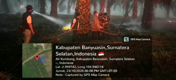 Polsek Banyuasin I Padamkan Karhutla di Desa Duren Ijo, Luas Lahan Terbakar Sekitar 1,5 Hektare