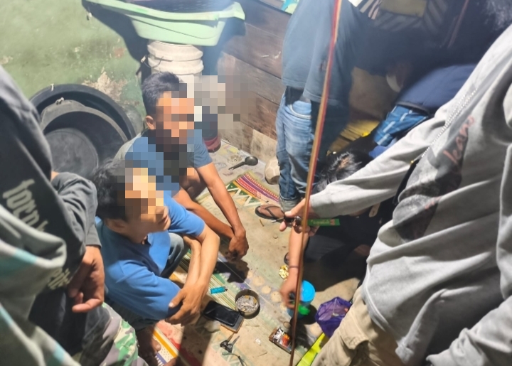 Polsek Plaju Gerebek Dua Lokasi Diduga Jadi Tempat Penyalahgunaan Sabu, Delapan Orang Diamankan