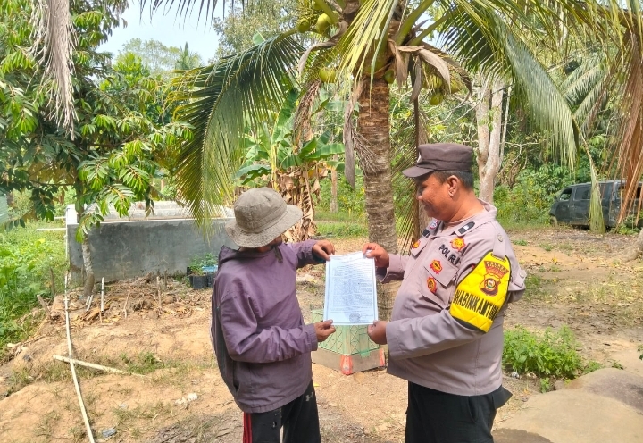 Bhabinkamtibmas Polsek Betung Gencarkan Sosialisasi Pencegahan Karhutla di Desa Taja Raya I
